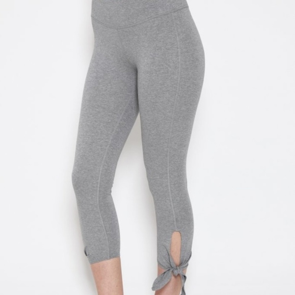 NWT - SATVA Movement Unity Capri Leggings, Grey